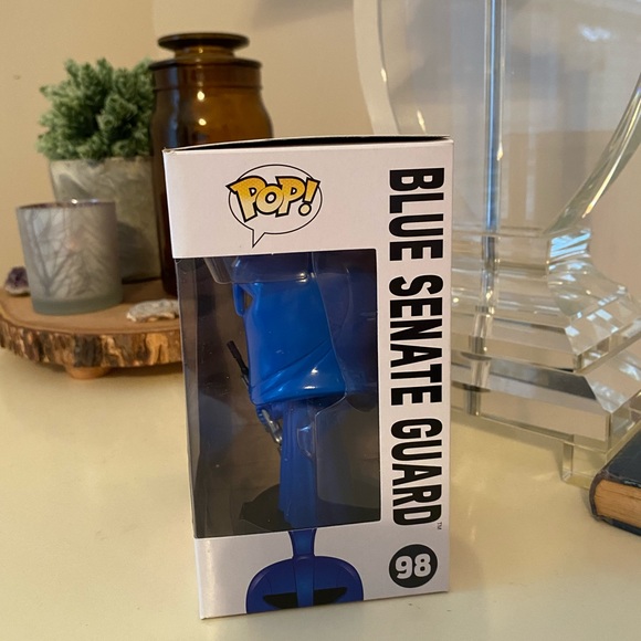 Blue Senate Guard Exclusive Star Wars funko POP - Picture 4 of 5